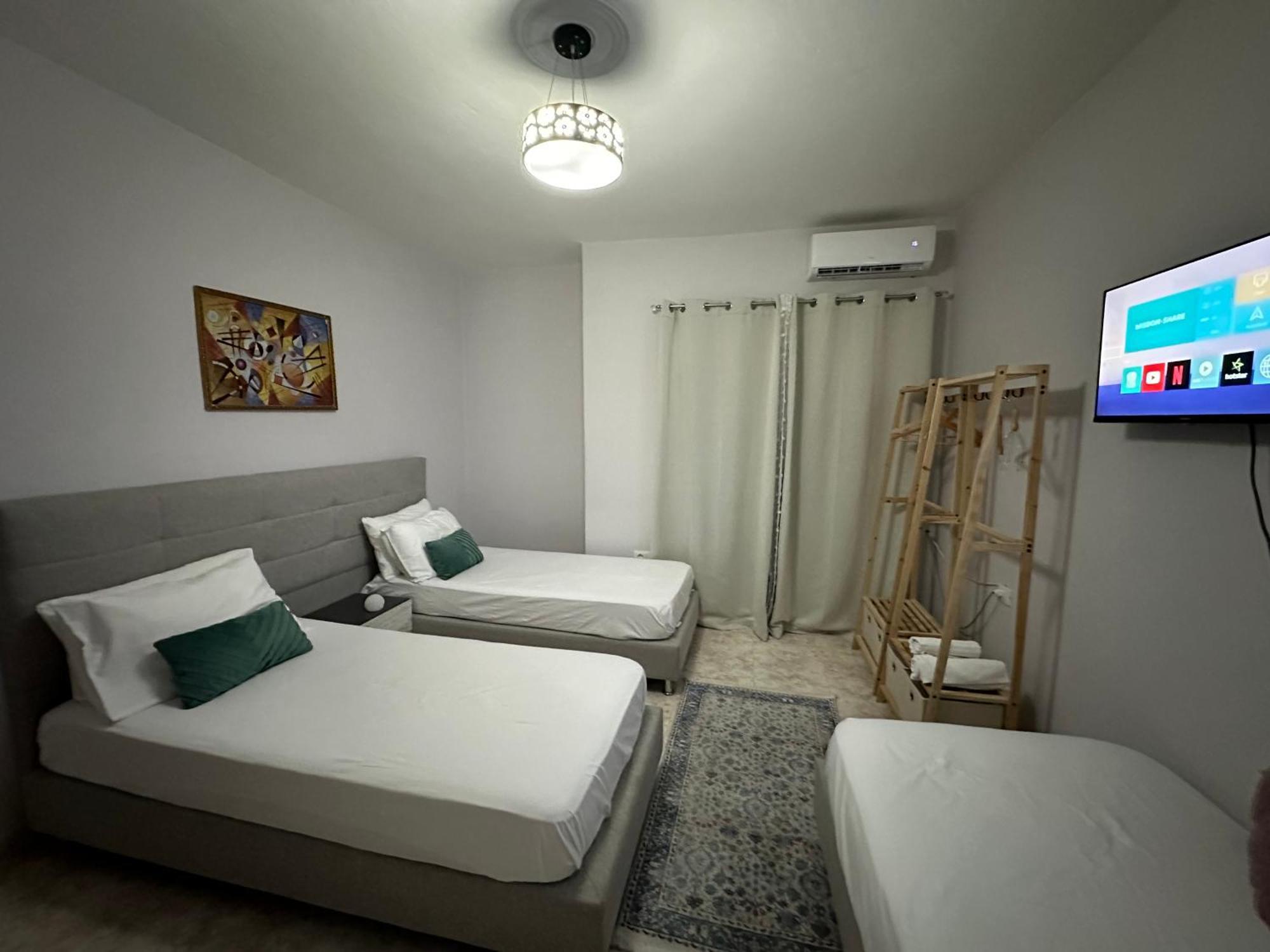 Nunu'S Place At Top Location Blloku Tirana Bagian luar foto